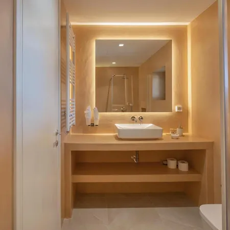 Luxurious Ioli